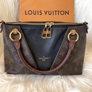 Louis Vuitton Monogram V Purse